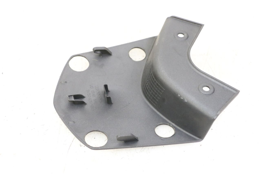 photo de Giunzione carenatura posteriore superiore HONDA PCX (JF57/JF64) 125 (2014 - 2018) - Dettaglio del componente