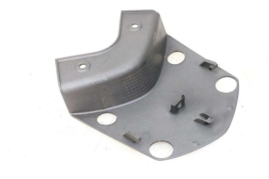 photo de Giunzione carenatura posteriore superiore HONDA PCX (JF57/JF64) 125 (2014 - 2018) - Zoom sullo stato d'uso