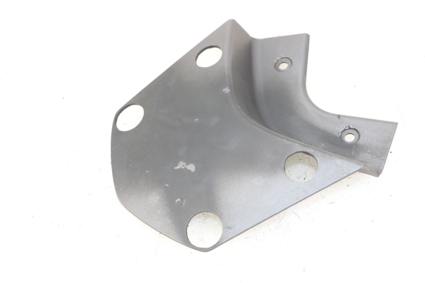 photo de Giunzione carenatura posteriore superiore HONDA PCX (JF57/JF64) 125 (2014 - 2018) - Primo piano tecnico