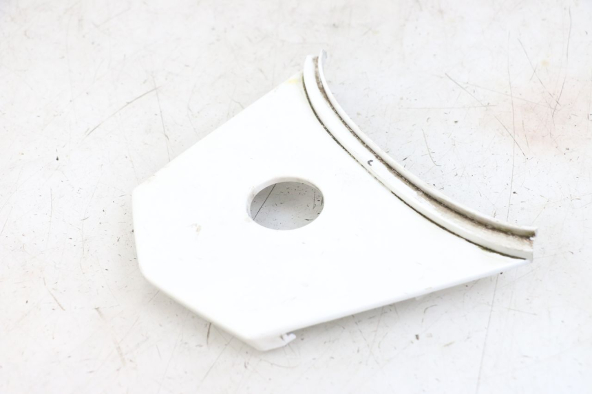 photo de GIUNZIONE PARAFANGO POSTERIORE SUPERIORE SYM JET 14 4T 50 (2018 - 2022) - Altra angolazione