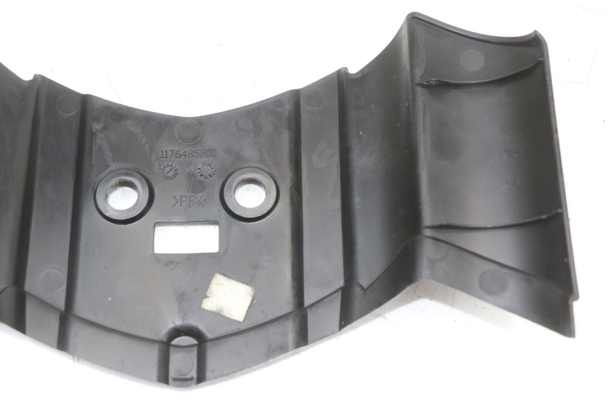 photo de GIUNZIONE PARAFANGO POSTERIORE SUPERIORE PEUGEOT LUDIX 50 (2005 - 2007) - Dettagli dei punti di fissaggio