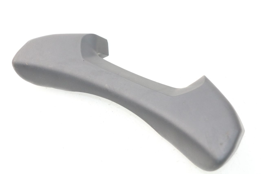 photo de Giunzione carenatura posteriore superiore PEUGEOT METROPOLIS 400 (2017 - 2020) - Altra angolazione