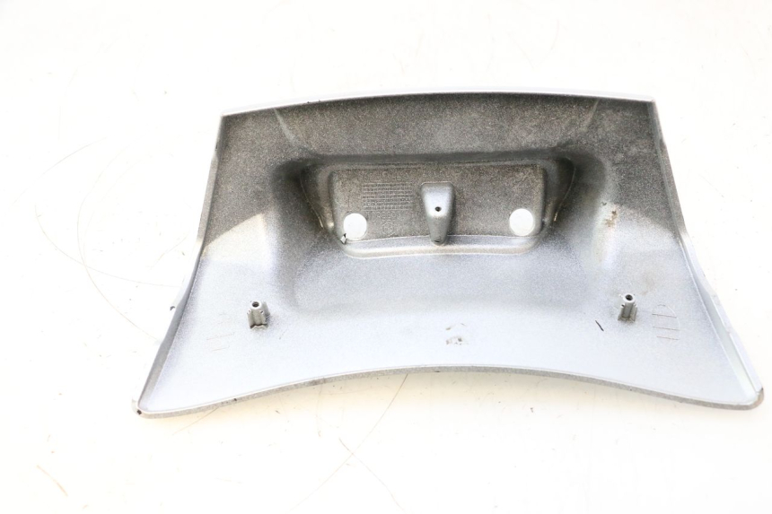 photo de Giunzione carenatura posteriore superiore PIAGGIO MP3 LT 400 (2007 - 2012) - Dettagli dei punti di fissaggio