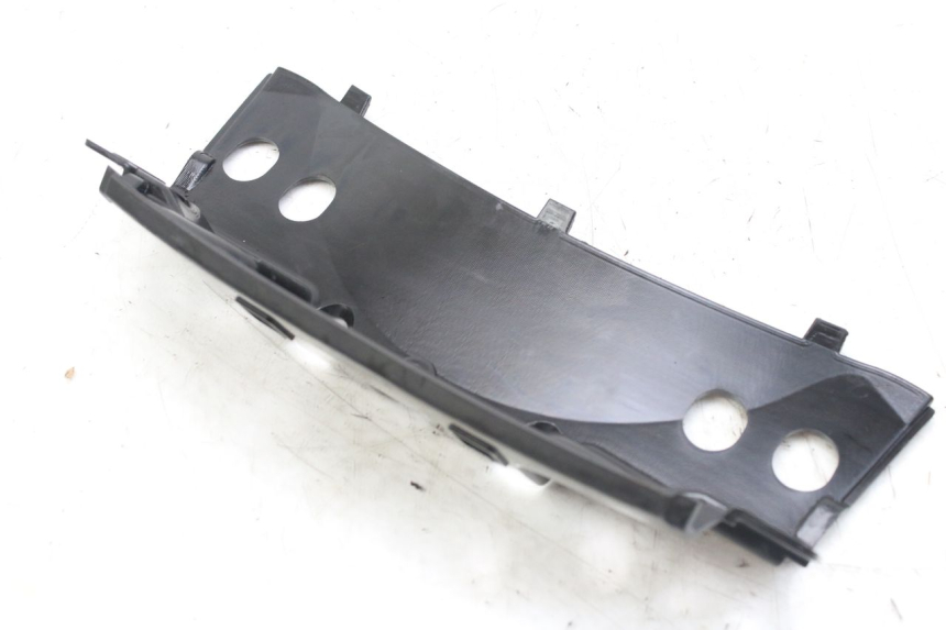 photo de GIUNZIONE PARAFANGO POSTERIORE SUPERIORE PIAGGIO MP3 RL 250 (2006 - 2010) - Dettaglio del componente