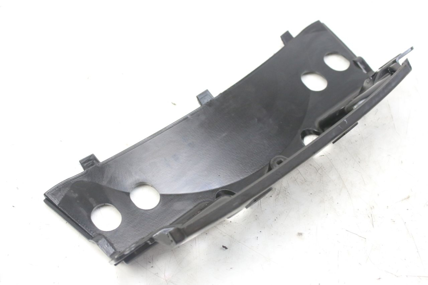 photo de GIUNZIONE PARAFANGO POSTERIORE SUPERIORE PIAGGIO MP3 RL 250 (2006 - 2010) - Zoom sullo stato d'uso