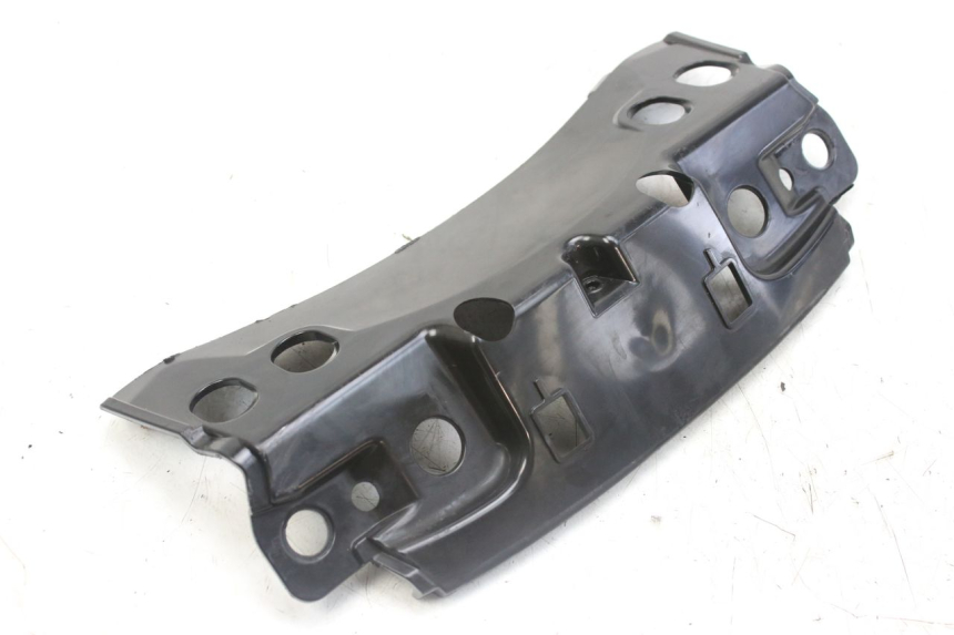 photo de GIUNZIONE PARAFANGO POSTERIORE SUPERIORE PIAGGIO MP3 RL 250 (2006 - 2010) - Dettagli dei punti di fissaggio