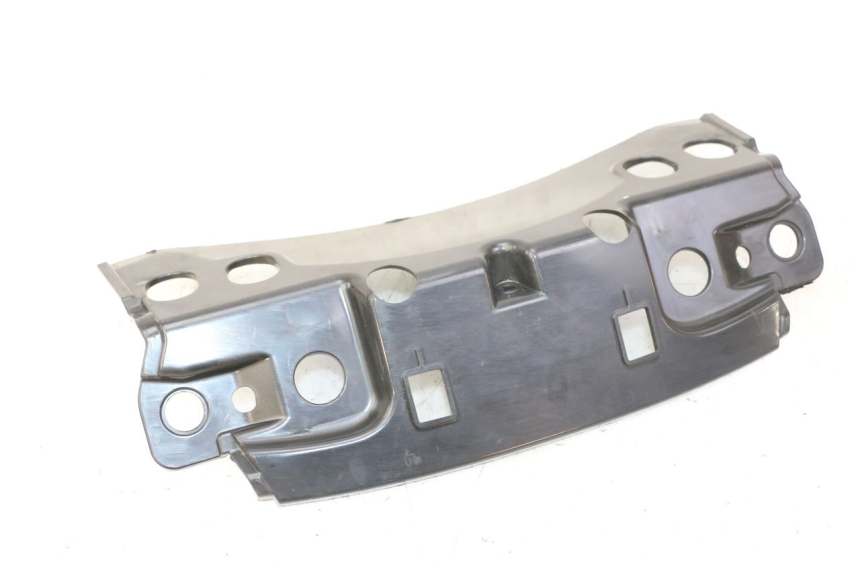 photo de GIUNZIONE PARAFANGO POSTERIORE SUPERIORE PIAGGIO MP3 RL 250 (2006 - 2010) - Zoom sullo stato d'uso