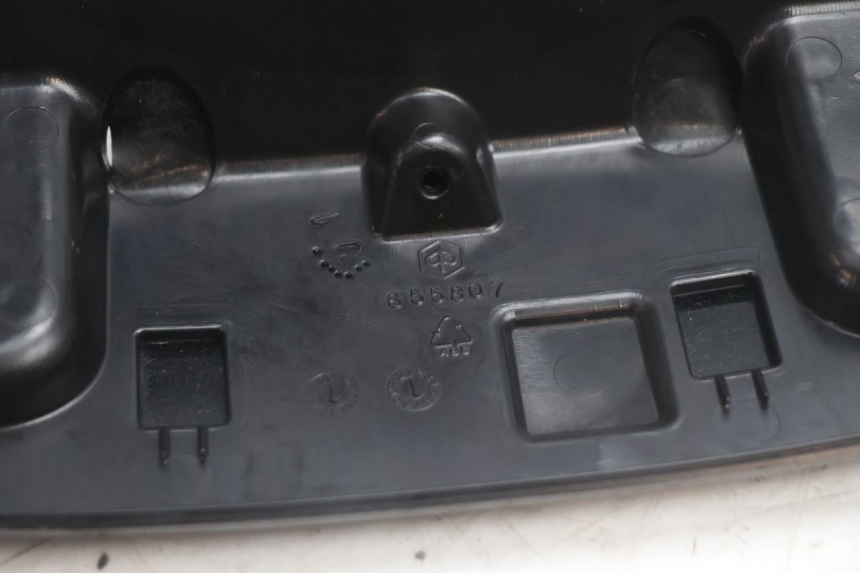 photo de Giunzione carenatura posteriore superiore PIAGGIO MP3 500 (2011 - 2015) - Primo piano tecnico