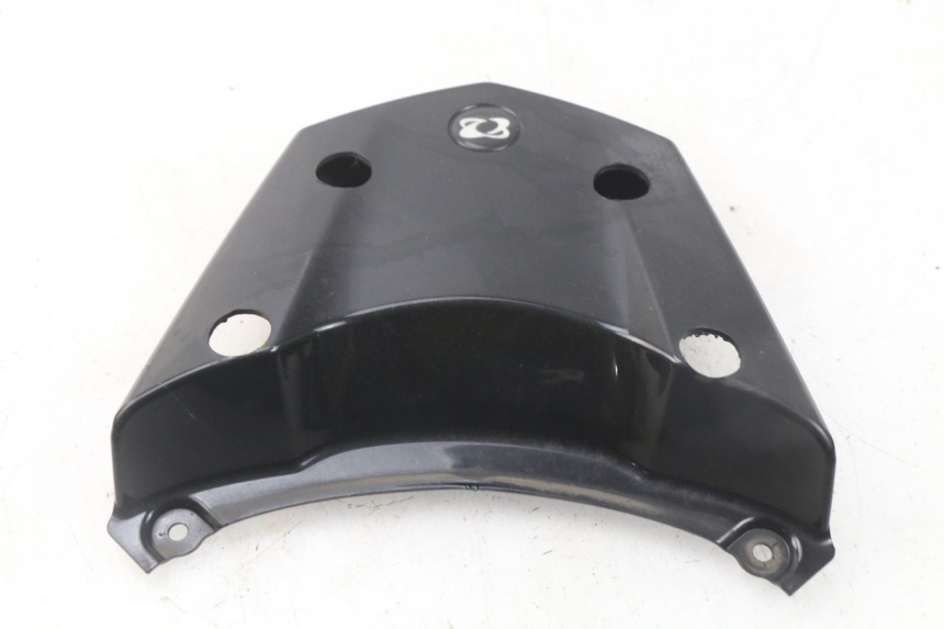 photo de Giunzione carenatura posteriore superiore MBK MW TRYPTIK 125 (2017 - 2022) - Altra angolazione