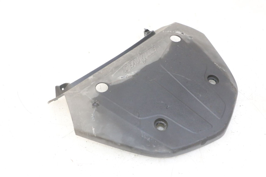 photo de CARENA POSTERIORE CONGIUNZIONE SUPERIORE HONDA NTV DEAUVILLE ABS 700 (2007 - 2016) - Primo piano tecnico