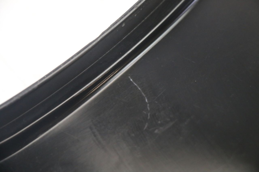 photo de CARENA POSTERIORE CONGIUNZIONE SUPERIORE SYM ORBIT III 3 4T 50 (2021 - 2025) - Dettaglio del componente