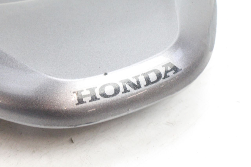 photo de CARENA POSTERIORE CONGIUNZIONE SUPERIORE HONDA PCX (JF28) 125 (2009 - 2011) - Dettaglio del componente