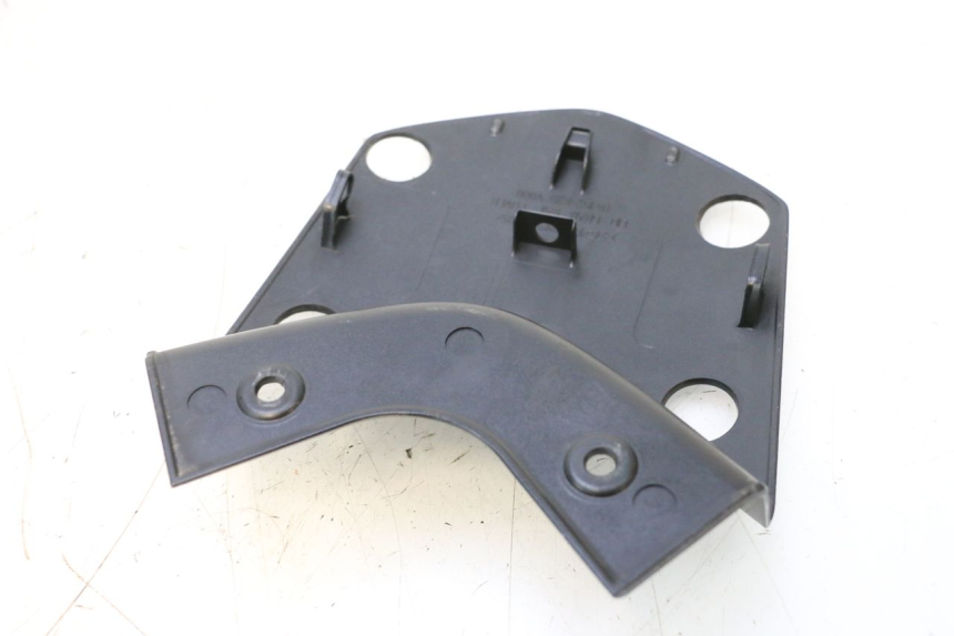 photo de Giunzione carenatura posteriore superiore HONDA PCX (JF57/JF64) 125 (2014 - 2018) - Zoom sullo stato d'uso
