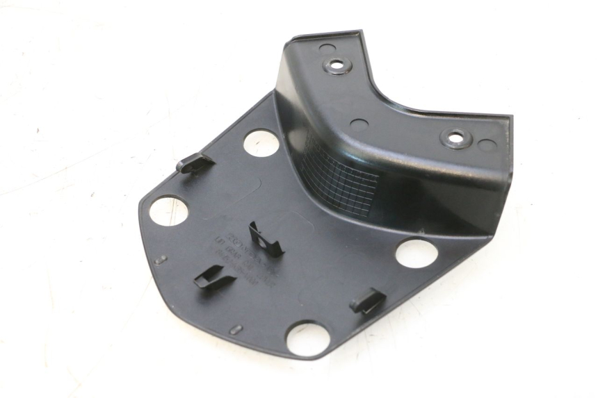 photo de Giunzione carenatura posteriore superiore HONDA PCX (JF57/JF64) 125 (2014 - 2018) - Altra angolazione
