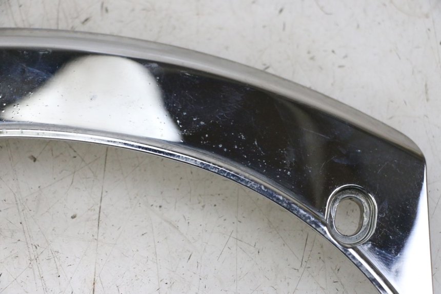 photo de CARENA POSTERIORE CONGIUNZIONE SUPERIORE PEUGEOT SATELIS 125 (2013 - 2018) - Dettaglio del componente