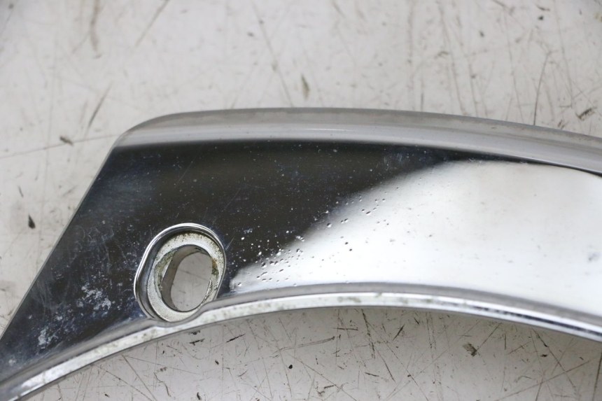 photo de CARENA POSTERIORE CONGIUNZIONE SUPERIORE PEUGEOT SATELIS 125 (2013 - 2018) - Zoom sullo stato d'uso