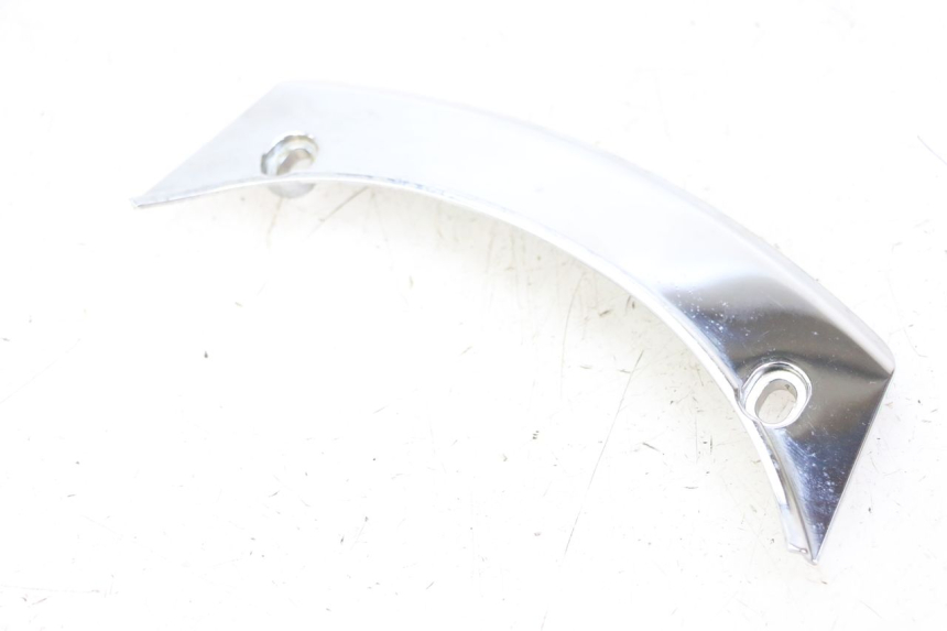 photo de CARENA POSTERIORE CONGIUNZIONE SUPERIORE PEUGEOT SATELIS 125 (2013 - 2018) - Dettagli dei punti di fissaggio