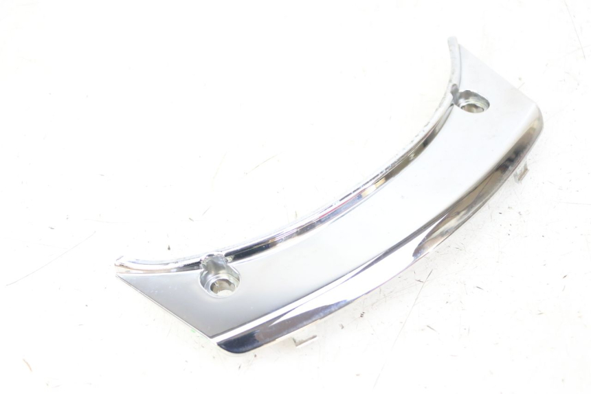 photo de CARENA POSTERIORE CONGIUNZIONE SUPERIORE PEUGEOT SATELIS 125 (2013 - 2018) - Stato della superficie e materiale