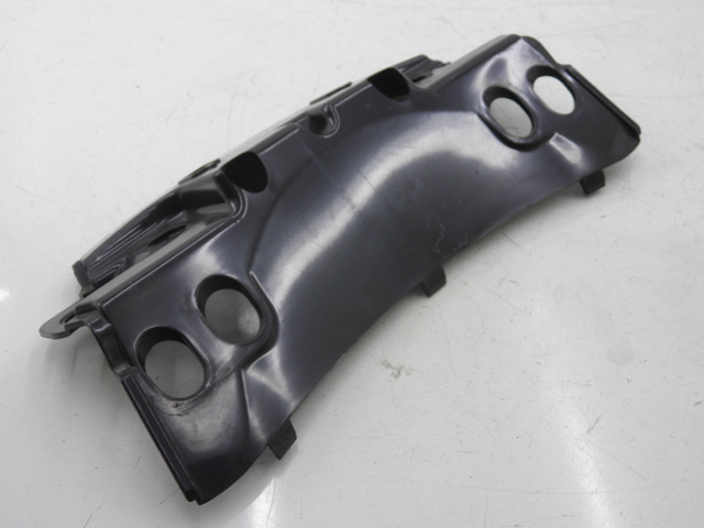 photo de Giunzione carenatura posteriore superiore PIAGGIO MP3 400 (2007 - 2009) - Vista principale