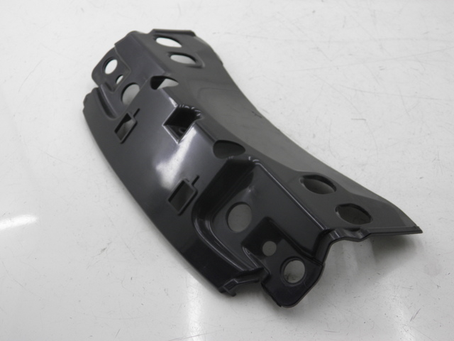 photo de Giunzione carenatura posteriore superiore PIAGGIO MP3 400 (2007 - 2009) - Dettaglio del componente