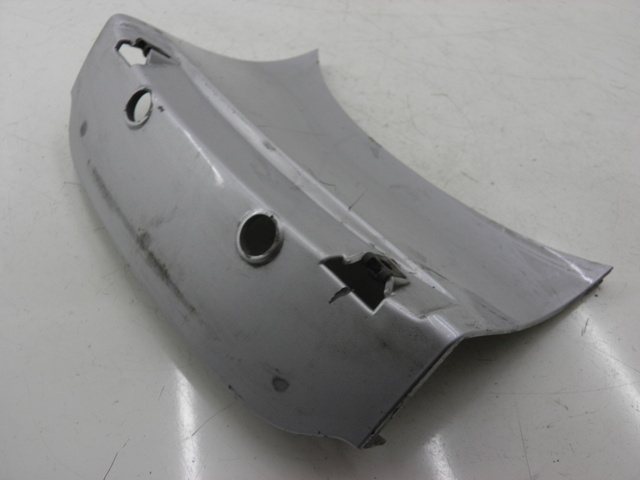 photo de Giunzione carenatura posteriore superiore PIAGGIO X8 STREET 125 (2006 - 2007) - Zoom sullo stato d'uso