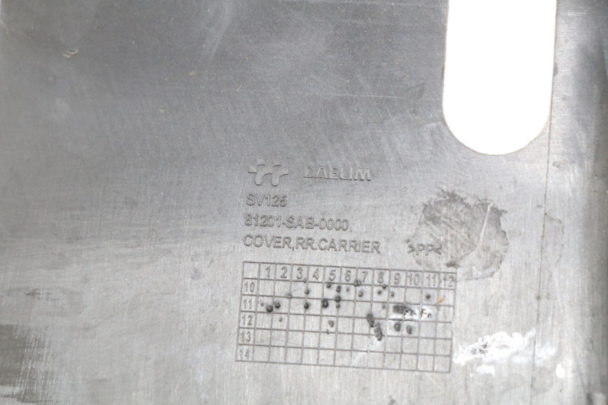 photo de Giunzione carenatura posteriore superiore DAELIM S3 125 (2010 - 2017) - Zoom sullo stato d'uso