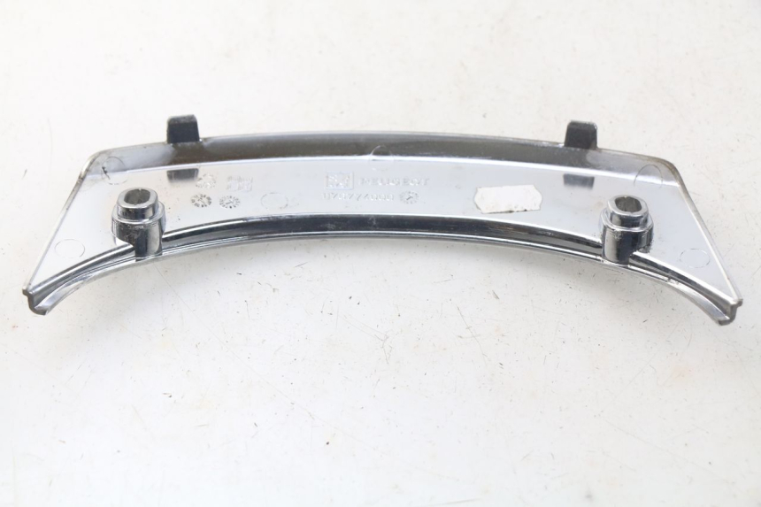 photo de GIUNZIONE PARAFANGO POSTERIORE SUPERIORE PEUGEOT SATELIS 125 (2006 - 2009) - Dettaglio del componente