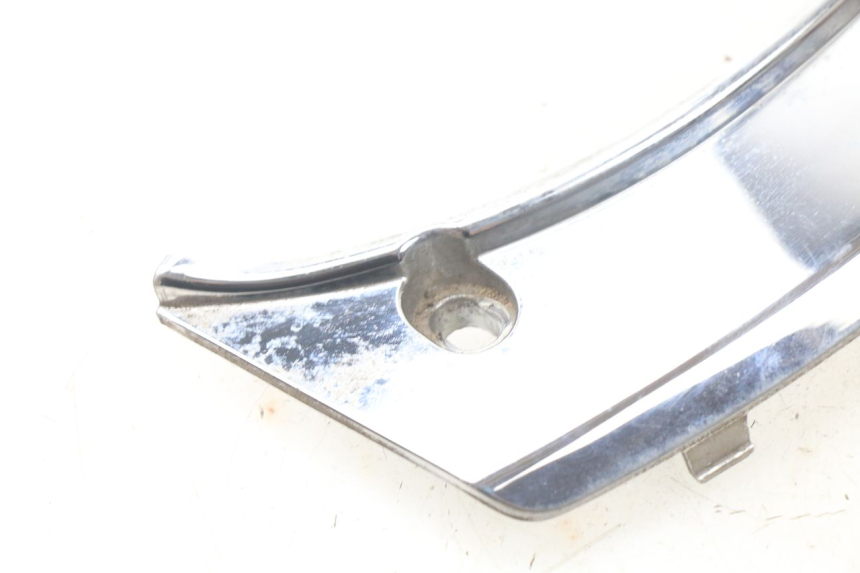 photo de GIUNZIONE PARAFANGO POSTERIORE SUPERIORE PEUGEOT SATELIS 125 (2006 - 2009) - Primo piano tecnico