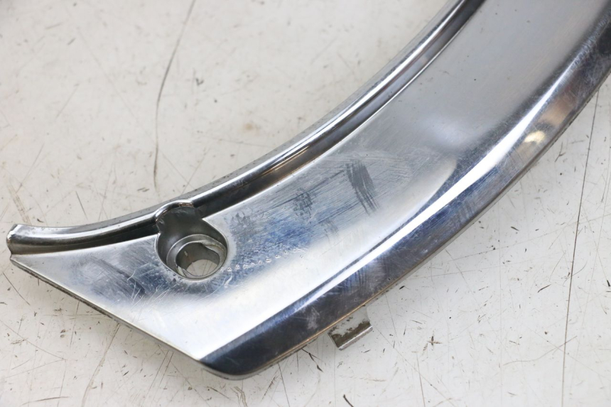 photo de GIUNZIONE PARAFANGO POSTERIORE SUPERIORE PEUGEOT SATELIS 125 (2006 - 2009) - Zoom sullo stato d'uso