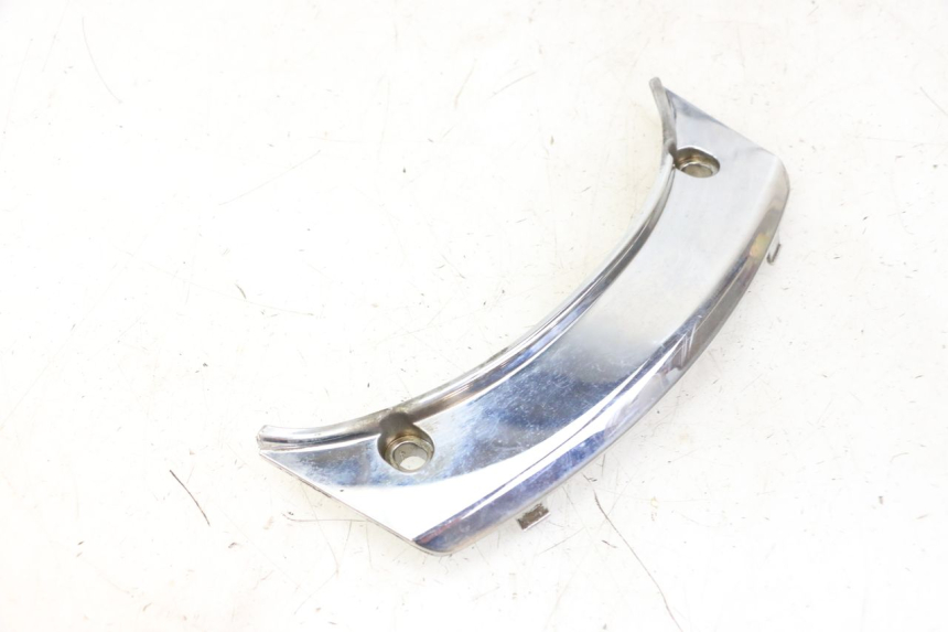 photo de CARENA POSTERIORE CONGIUNZIONE SUPERIORE PEUGEOT SATELIS 125 (2013 - 2018) - Dettagli dei punti di fissaggio