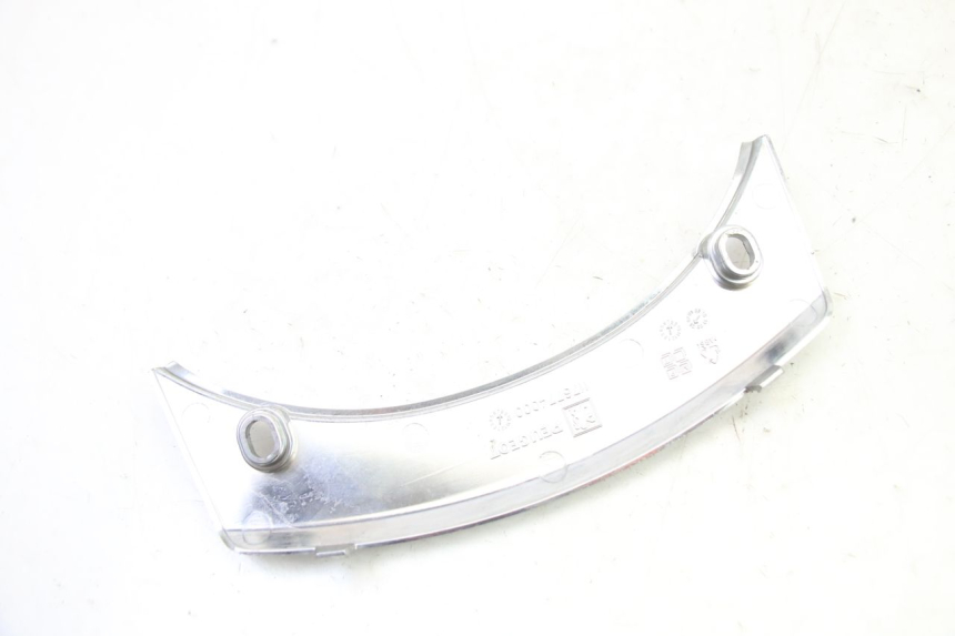 photo de CARENA POSTERIORE CONGIUNZIONE SUPERIORE PEUGEOT SATELIS 250 (2006 - 2012) - Zoom sullo stato d'uso