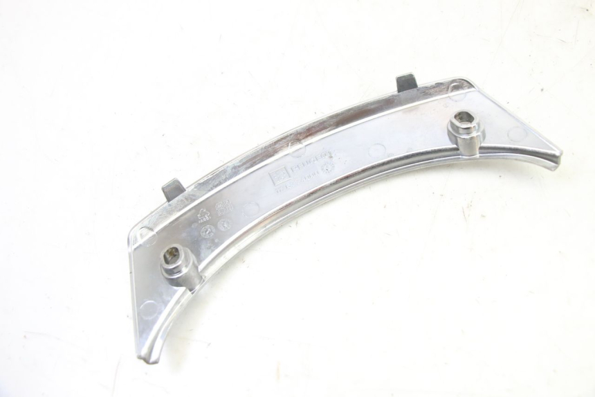 photo de CARENA POSTERIORE CONGIUNZIONE SUPERIORE PEUGEOT SATELIS 250 (2006 - 2012) - Altra angolazione