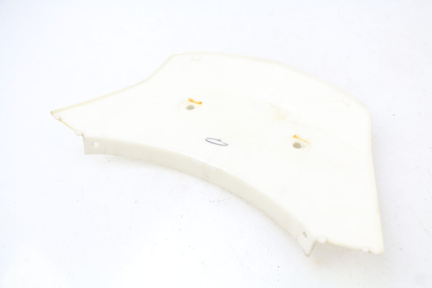 photo de Giunzione carenatura posteriore superiore RAZZO STEED 125 (2012 - 2018) - Primo piano tecnico