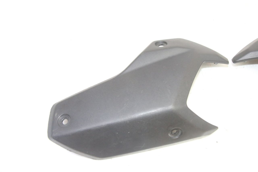 photo de CARENA POSTERIORE CONGIUNZIONE SUPERIORE PEUGEOT STREETZONE I 2T 50 (2018 - 2020) - Dettaglio del componente