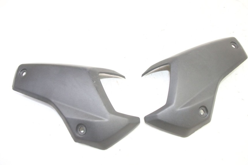 photo de CARENA POSTERIORE CONGIUNZIONE SUPERIORE PEUGEOT STREETZONE I 2T 50 (2018 - 2020) - Altra angolazione