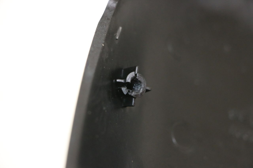 photo de GIUNZIONE PARAFANGO POSTERIORE SUPERIORE SUZUKI SV S 650 (1999 - 2002) - Zoom sullo stato d'uso