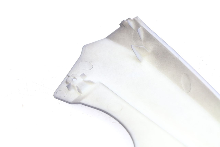 photo de GIUNZIONE PARAFANGO POSTERIORE SUPERIORE APRILIA SXR 50 (2021 - 2023) - Dettaglio del componente