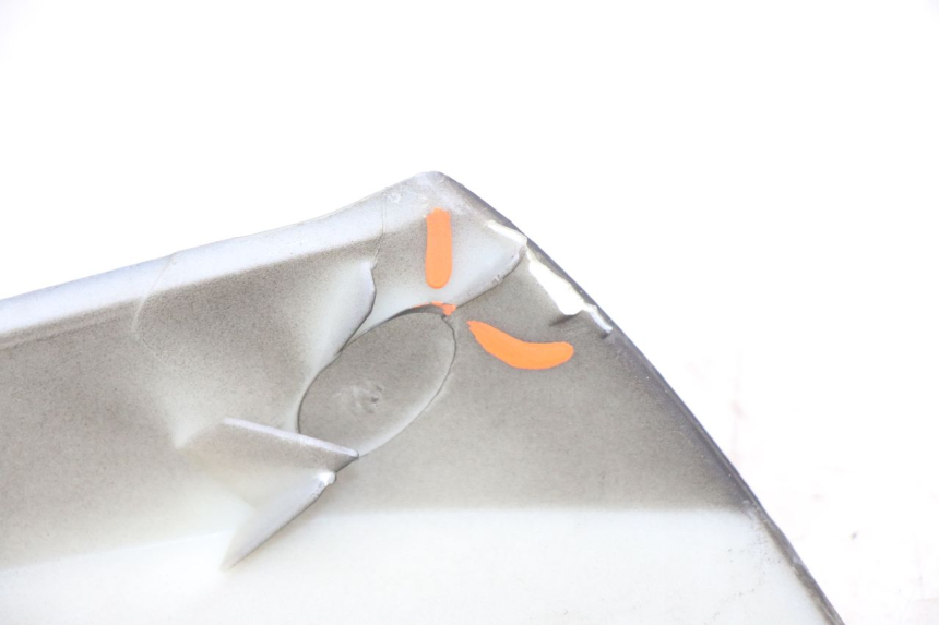 photo de GIUNZIONE PARAFANGO POSTERIORE SUPERIORE APRILIA SXR 50 (2021 - 2023) - Primo piano tecnico