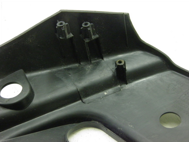 photo de Giunzione carenatura posteriore superiore SYM ORBIT 2 4T 50 (2008 - 2017) - Altra angolazione