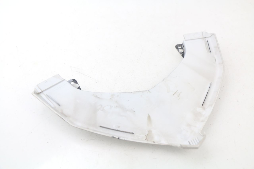 photo de CARENA POSTERIORE CONGIUNZIONE SUPERIORE YAMAHA XMAX X-MAX ABS 125 (2014 - 2016) - Zoom sullo stato d'uso