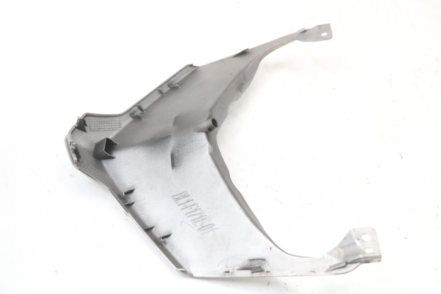 photo de GIUNZIONE PARAFANGO POSTERIORE SUPERIORE YAMAHA XMAX X-MAX ABS 125 (2017 - 2020) - Dettagli dei punti di fissaggio