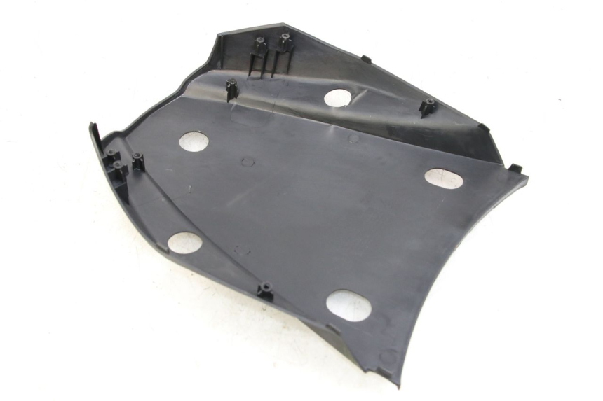 photo de GIUNZIONE PARAFANGO POSTERIORE SUPERIORE SYM X-PRO 4T 50 (2014 - 2021) - Altra angolazione