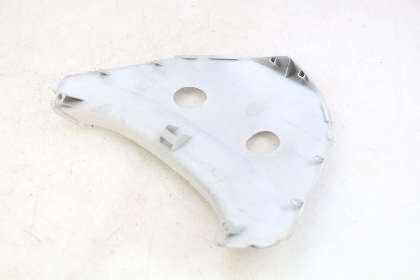 photo de GIUNZIONE PARAFANGO POSTERIORE SUPERIORE KYMCO X-TOWN XTOWN 125 (2016 - 2021) - Dettaglio del componente