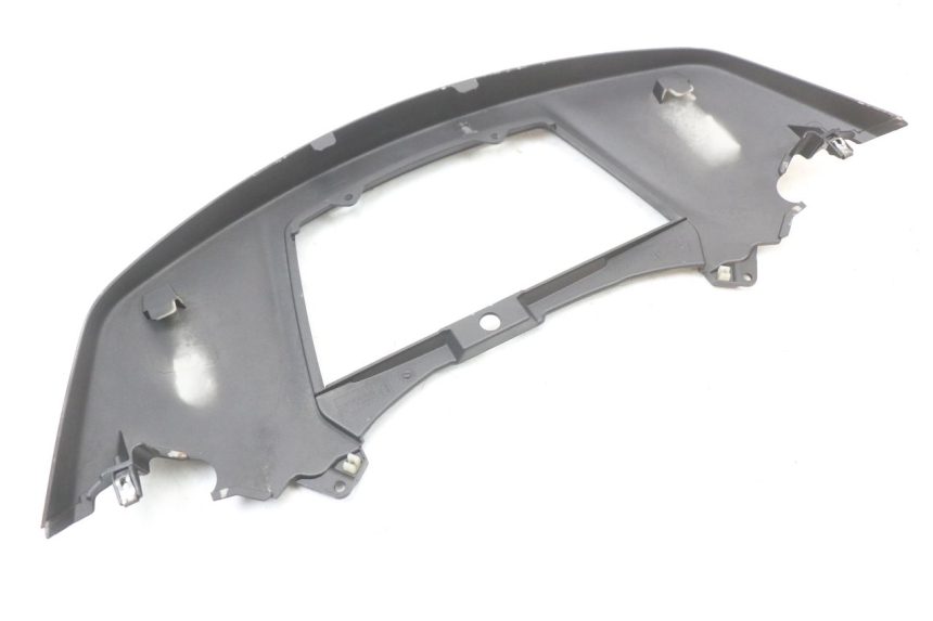 photo de GIUNZIONE PARAFANGO POSTERIORE SUPERIORE PIAGGIO X10 125 (2012 - 2017) - Caratteristiche distintive