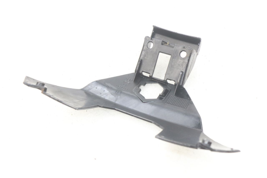 photo de GIUNZIONE PARAFANGO POSTERIORE SUPERIORE PIAGGIO X7 125 (2007 - 2013) - Zoom sullo stato d'uso