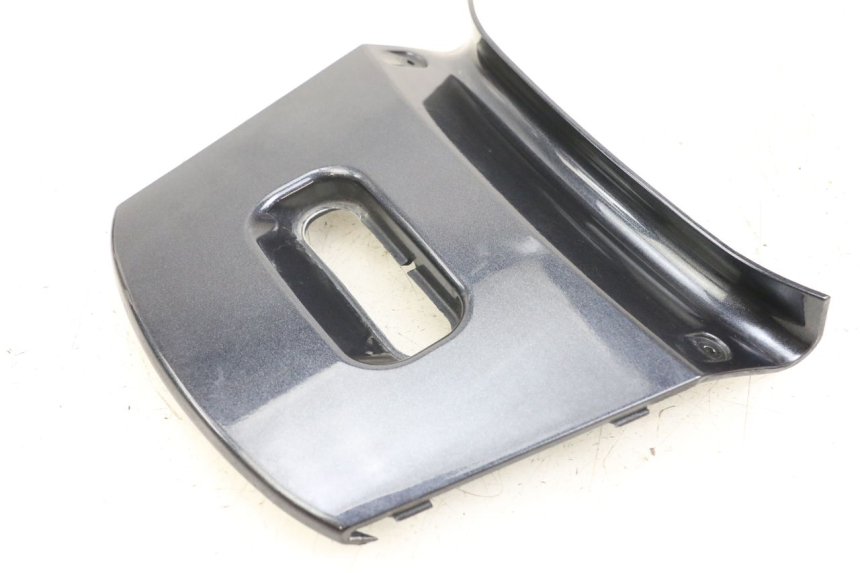 photo de CARENA POSTERIORE CONGIUNZIONE SUPERIORE KYMCO XCITING 250 (2006 - 2009) - Primo piano tecnico