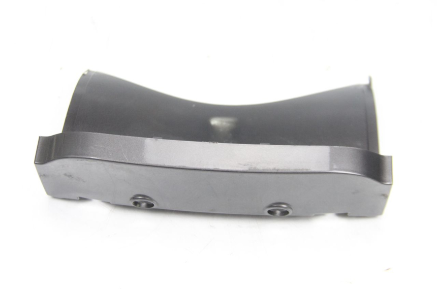 photo de Giunzione carenatura posteriore superiore PIAGGIO XEVO - X EVO 125 (2007 - 2017) - Primo piano tecnico