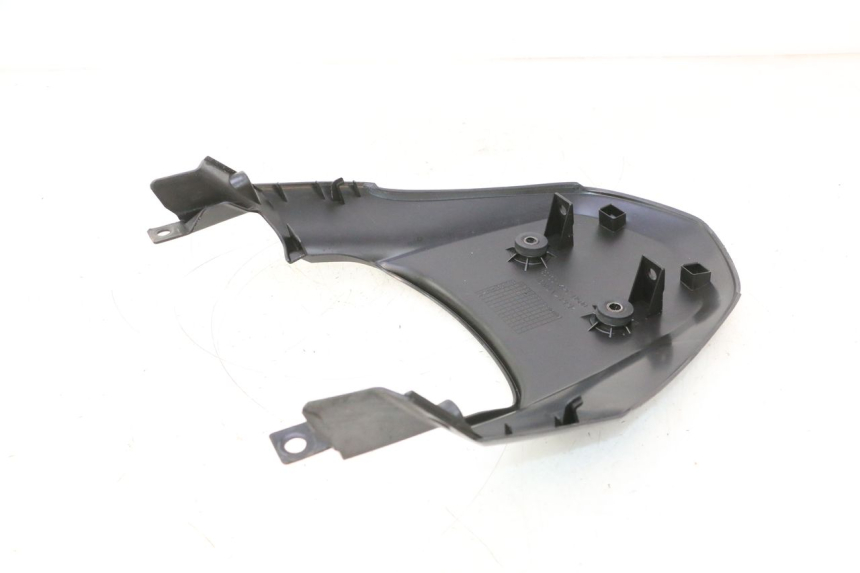 photo de CARENA POSTERIORE CONGIUNZIONE SUPERIORE HONDA XLV VARADERO 125 (2007 - 2012) - Zoom sullo stato d'uso