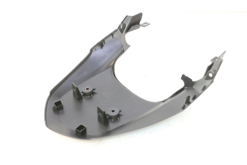 photo de CARENA POSTERIORE CONGIUNZIONE SUPERIORE HONDA XLV VARADERO 125 (2007 - 2012) - Primo piano tecnico