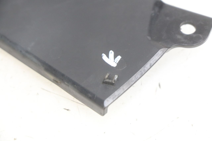 photo de GIUNZIONE PARAFANGO POSTERIORE SUPERIORE KAWASAKI Z 750 (2007 - 2013) - Altra angolazione